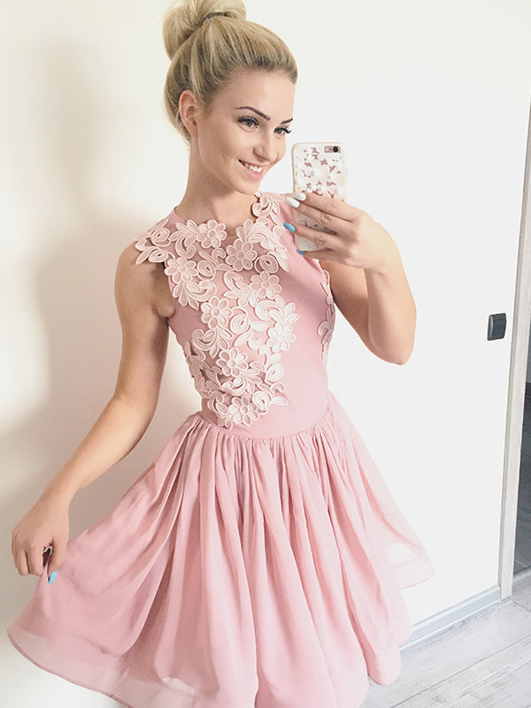 2024 Cailyn A-Line Scoop Neck Sleeveless Applique Homecoming Dresses Pleated Chiffon Cut Short/Mini