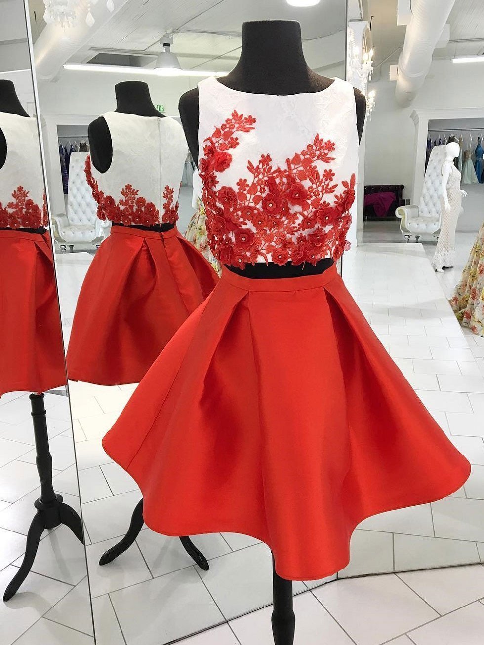 Sleeveless Jewel Homecoming Dresses Two Pieces Satin Pleated Lisa Red Appliques Flowers Short