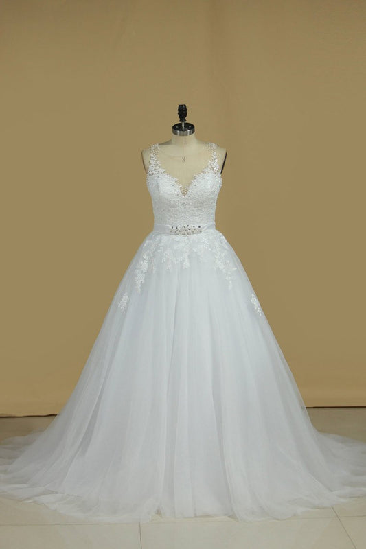 2024 Gorgeous Sleeveless Scoop Wedding Dresses Tulle With Applique And Pearls