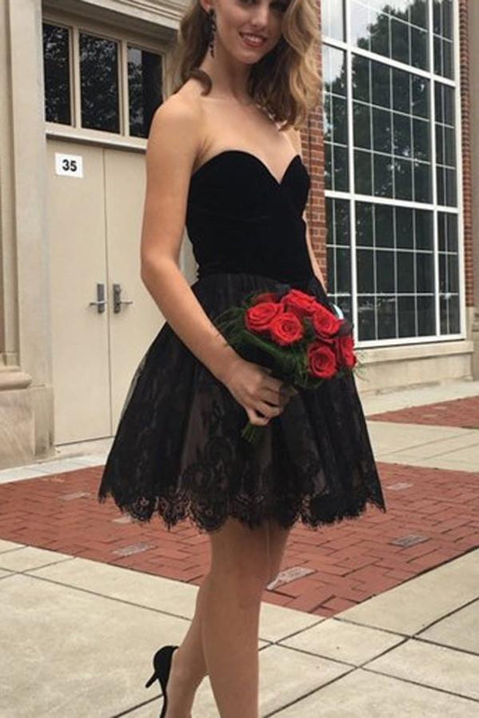 Adelyn A-Line Sweetheart Short Homecoming Dresses Black Lace 2024
