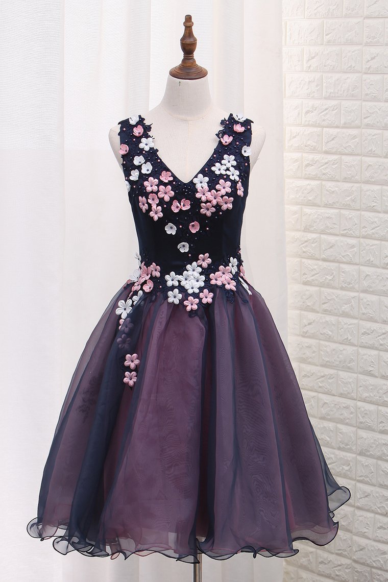 Organza A-Line V Neck Homecoming Dresses With Appliques