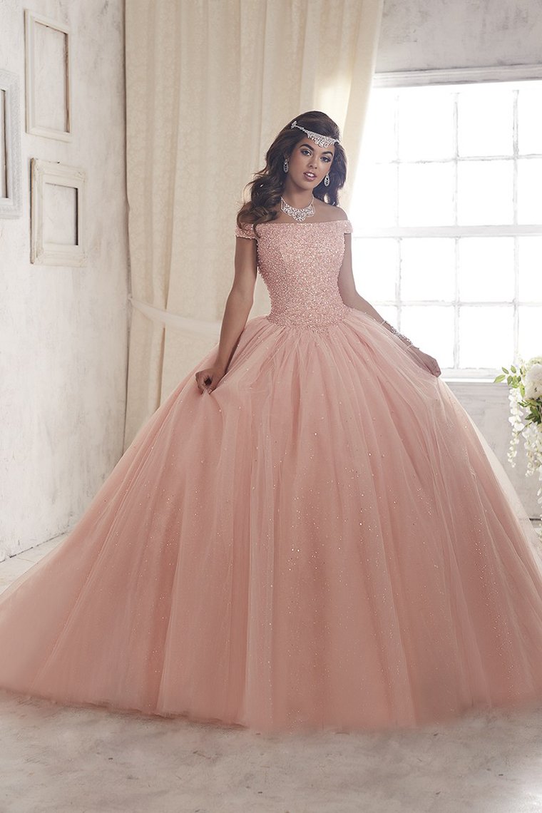 2024 Ball Gown Boat Neck Quinceanera Dresses Tulle With Beading