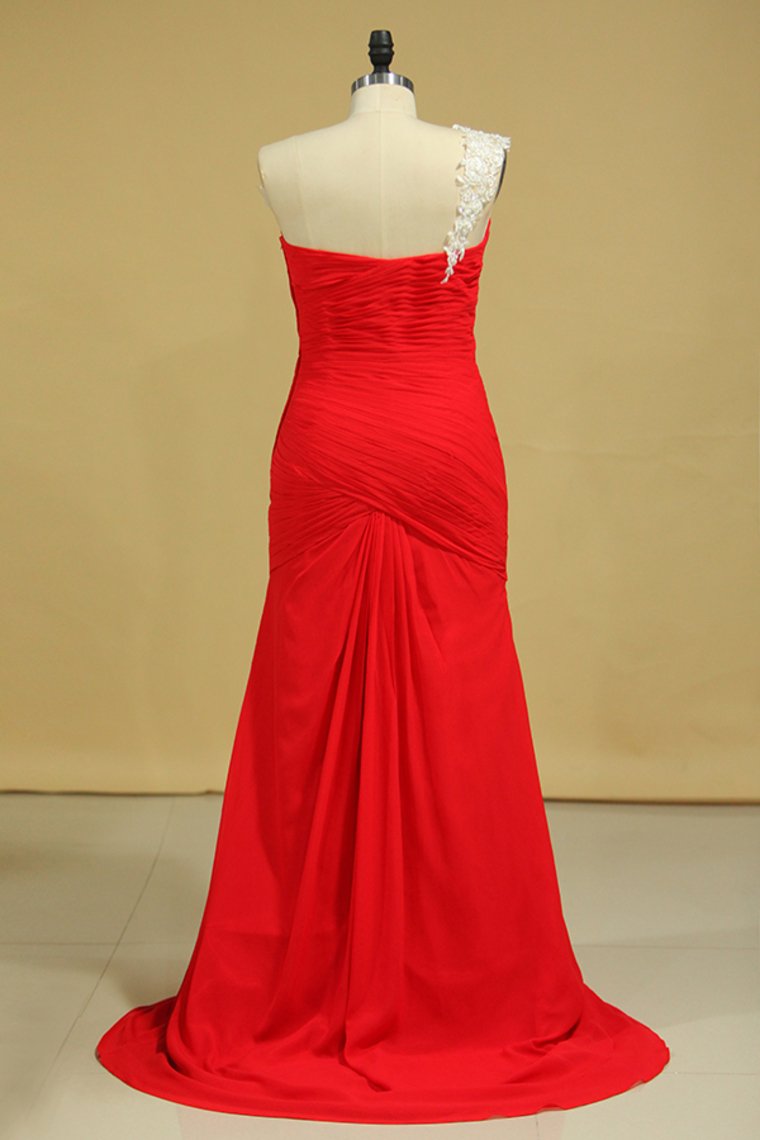 Red One Shoulder Pleated Bodice Sheath Evening Dress Chiffon With Applique