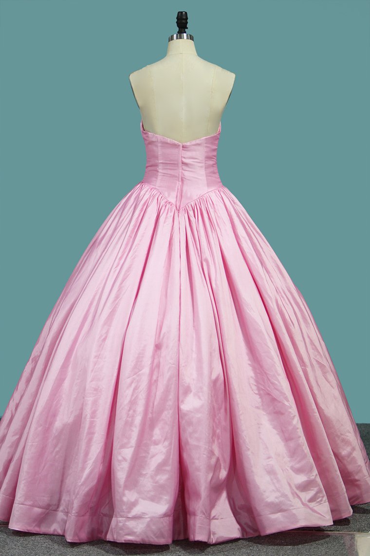 Sweetheart Quinceanera Dresses Ball Gown Taffeta With Appliques Lace Up