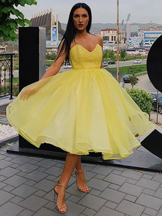 A-Line/Princess Sleeveless Ruffles Sweetheart Organza Knee-Length Homecoming Dresses