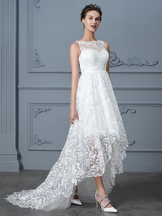 Sleeveless Asymmetrical A-Line/Princess Scoop Lace Wedding Dresses