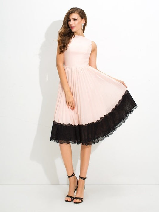 Neck A-Line/Princess Lace Sleeveless High Short Chiffon Cocktail Dresses