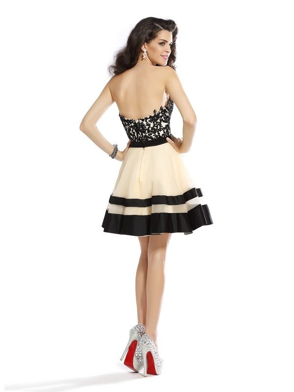 Short Sleeveless Sweetheart Applique A-Line/Princess Organza Cocktail Dresses