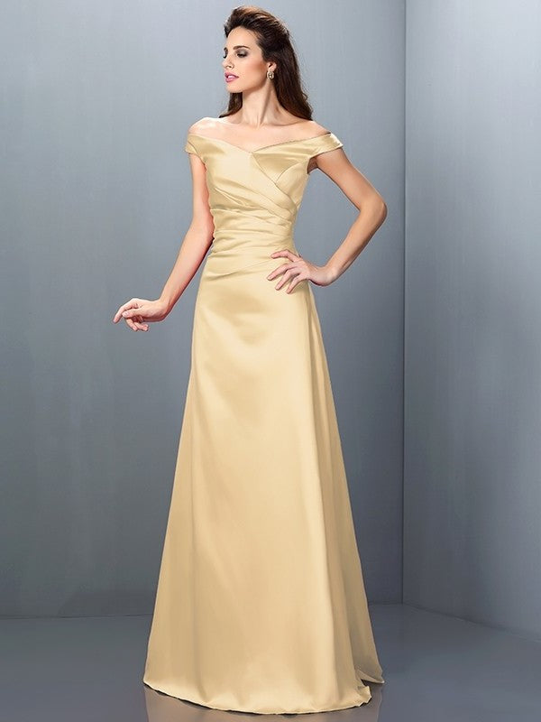 Off-the-Shoulder Long Sleeveless Sheath/Column Satin Bridesmaid Dresses